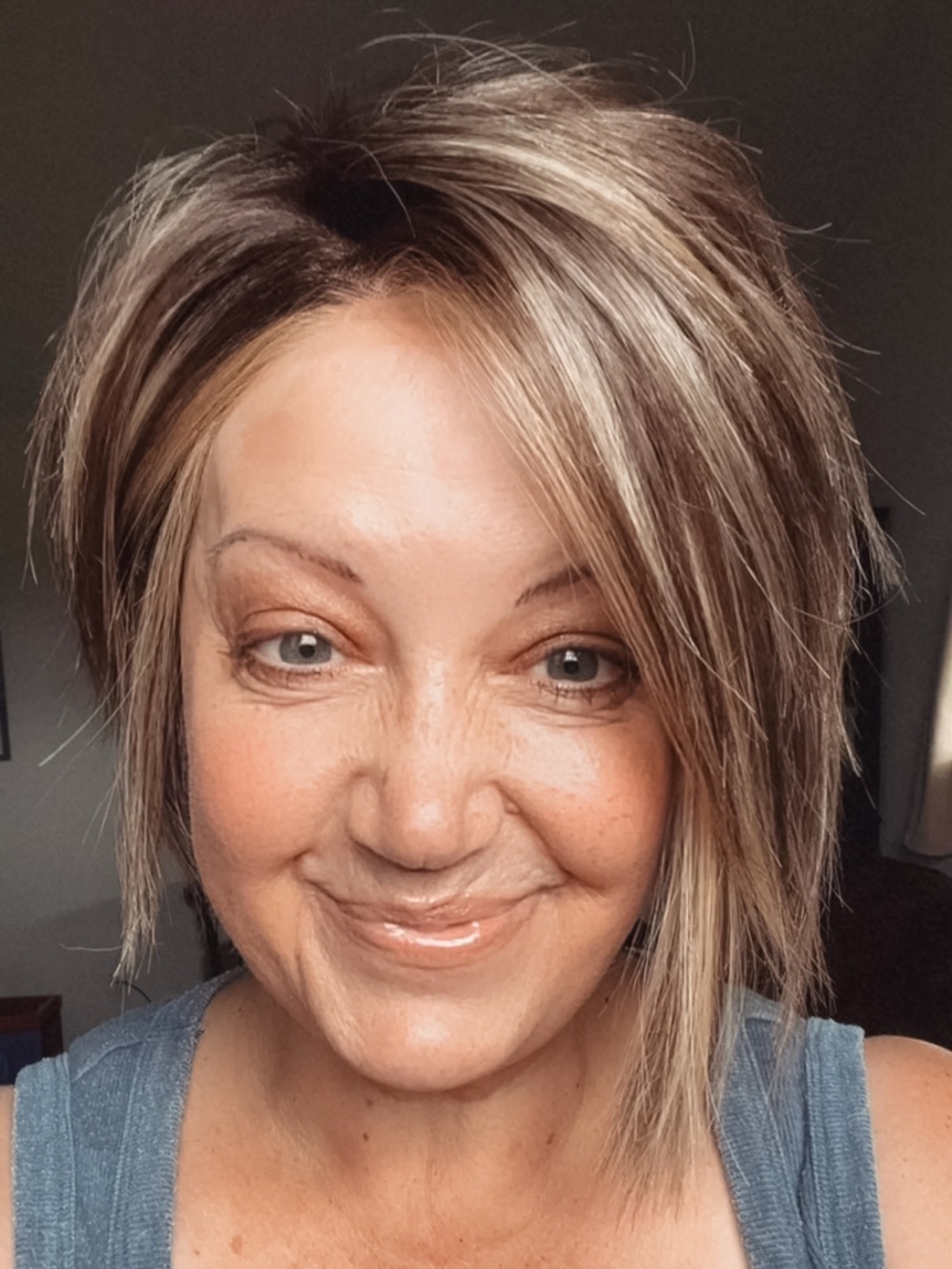 Short Bob Wig in Hazelnut with Snowflake Lace - Picture 7 of 8